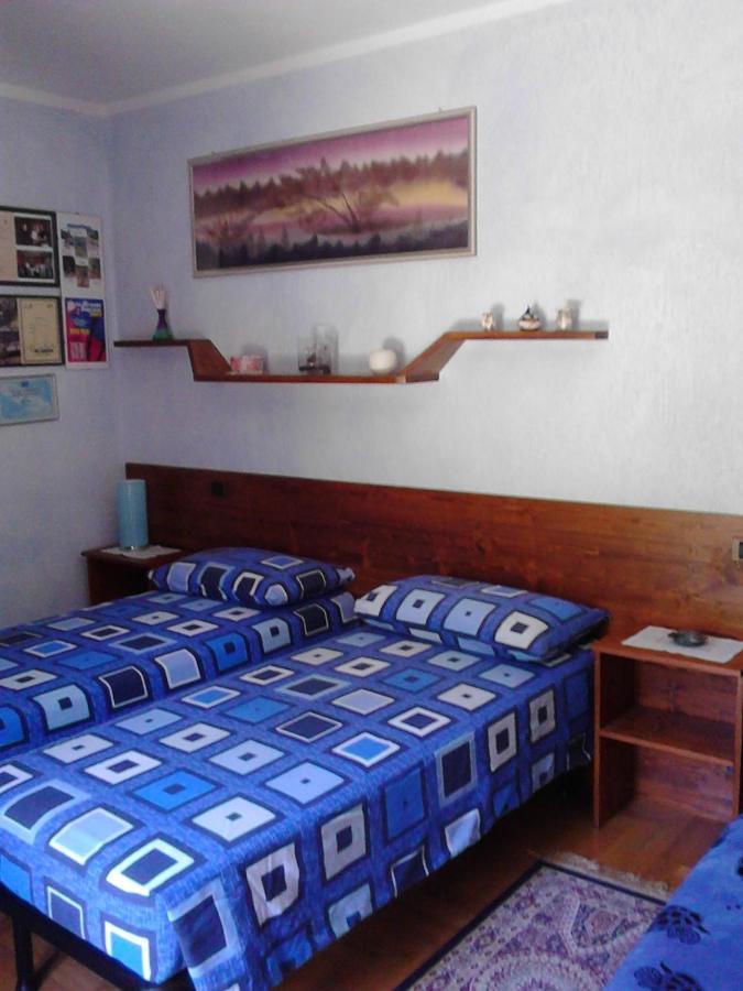 Les Hirondelles Bed & Breakfast เฟนิส ภายนอก รูปภาพ