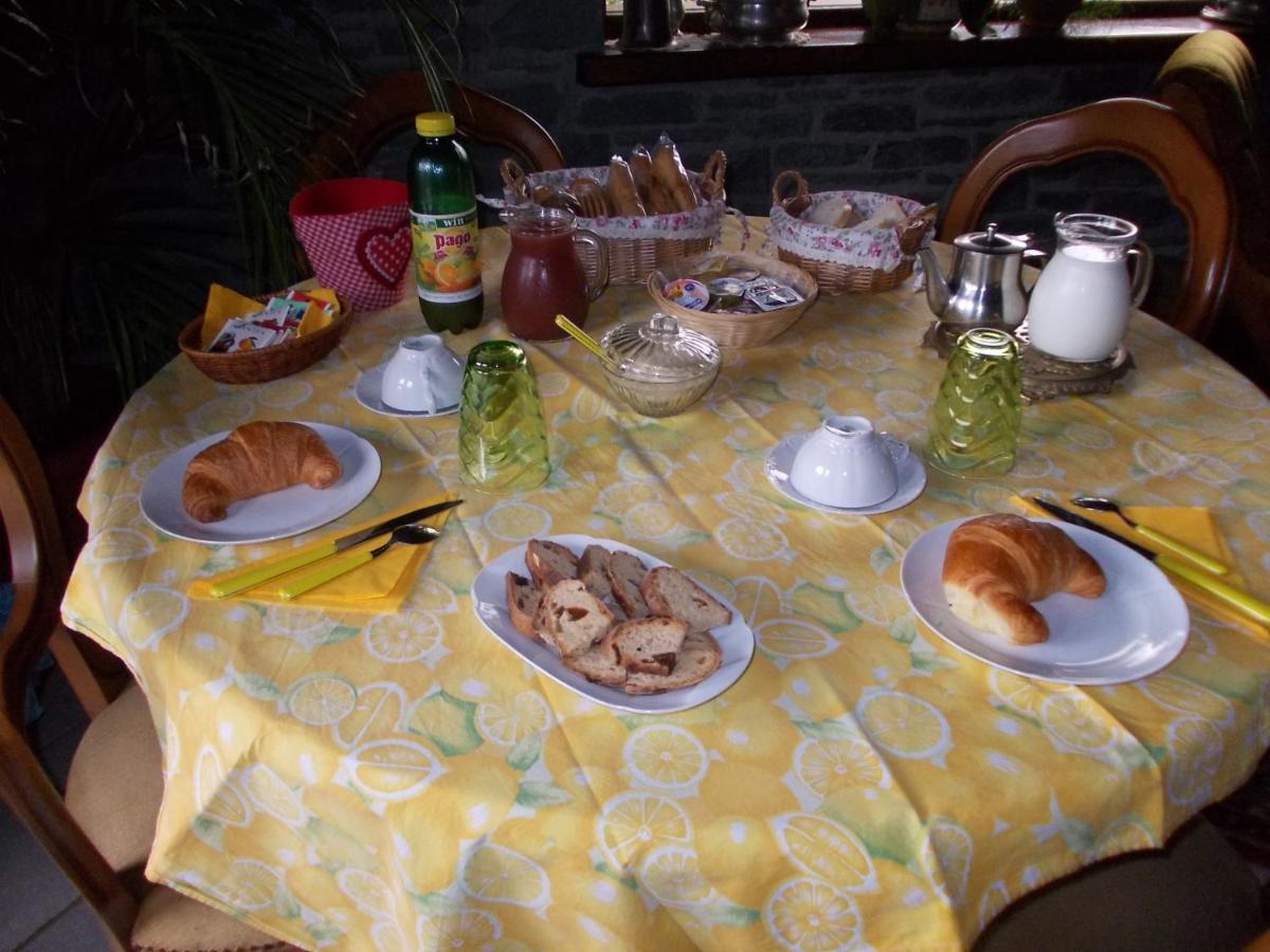 Les Hirondelles Bed & Breakfast เฟนิส ภายนอก รูปภาพ