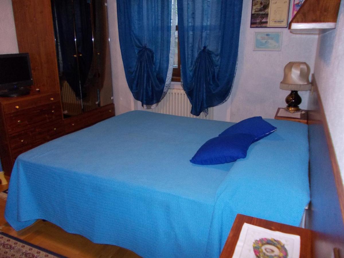 Les Hirondelles Bed & Breakfast เฟนิส ภายนอก รูปภาพ