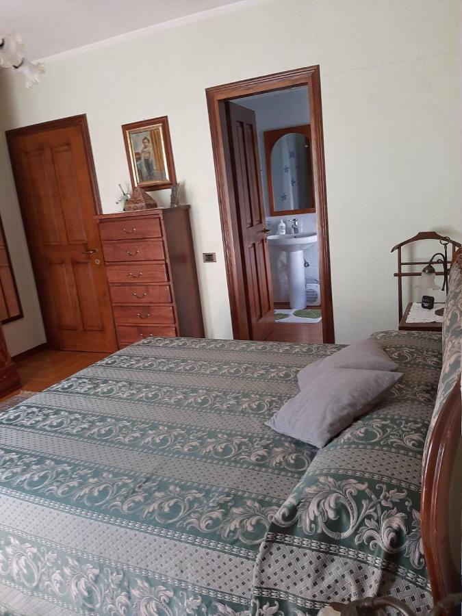 Les Hirondelles Bed & Breakfast เฟนิส ภายนอก รูปภาพ