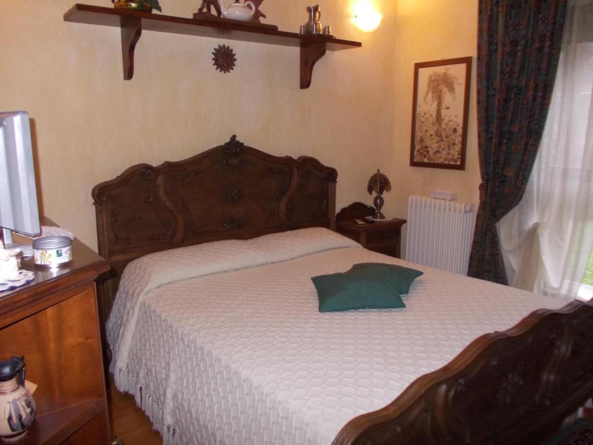 Les Hirondelles Bed & Breakfast เฟนิส ภายนอก รูปภาพ